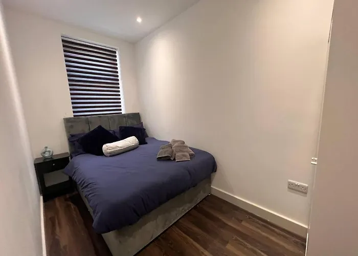 Star London Finchley Road 3-Bed Escape With Garden