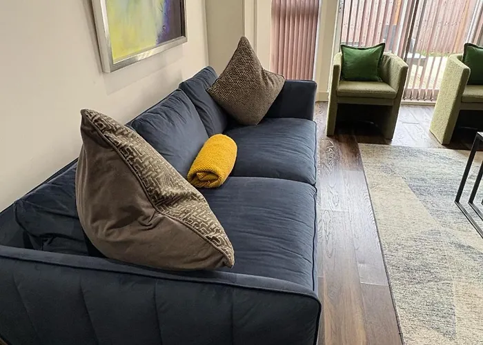 Star London Finchley Road 3-Bed Escape With Garden
